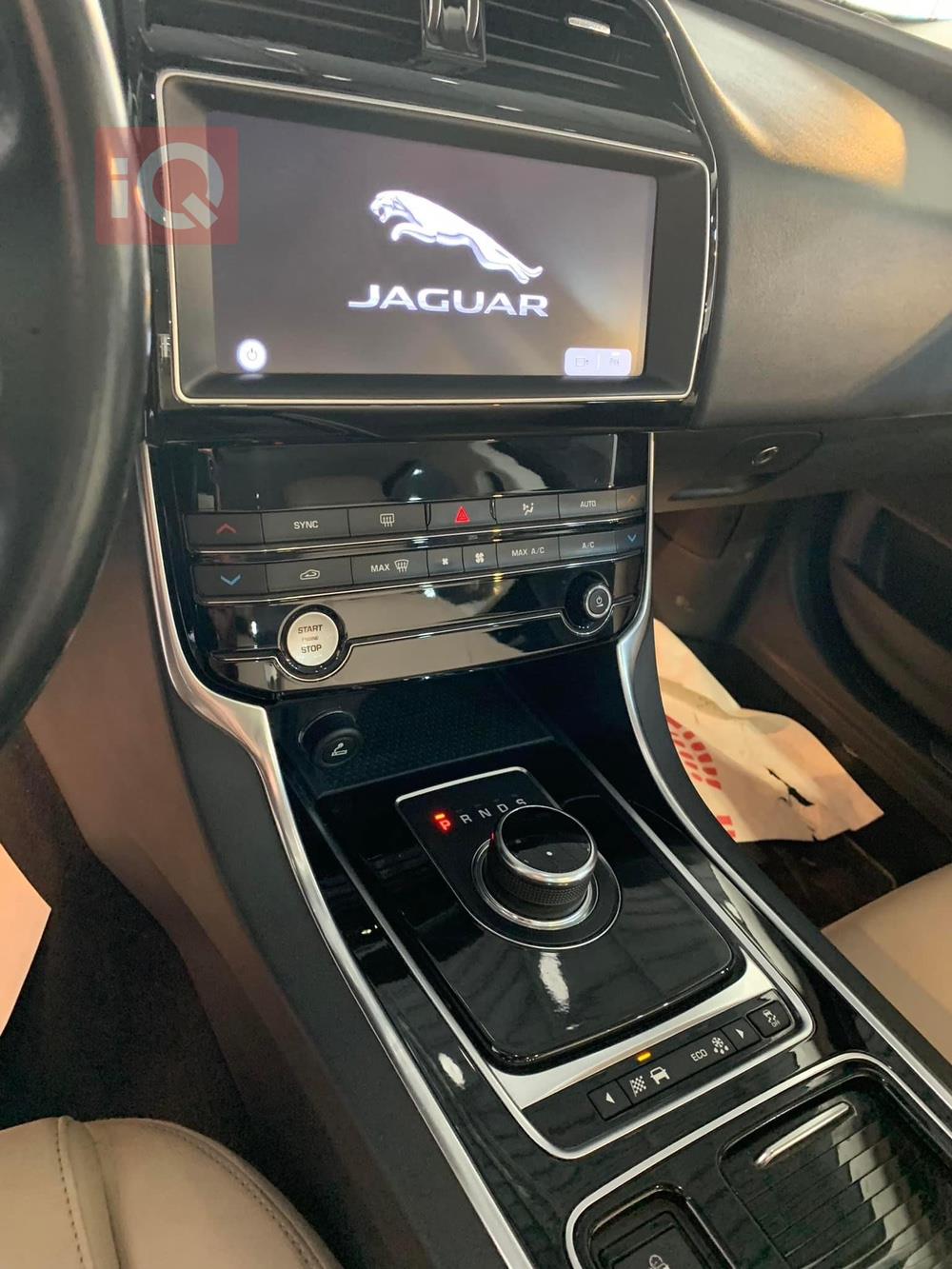 جاكوار XE